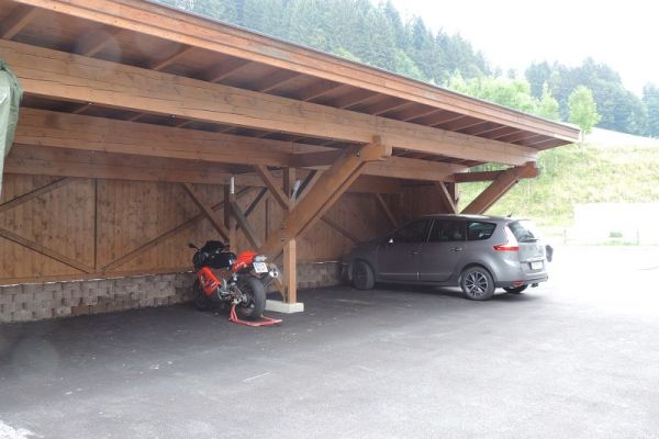 großes Carport mit Pultdach