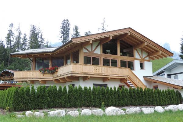 Einfamilienwohnhaus mit Brettschichtholz-Dachstuhl